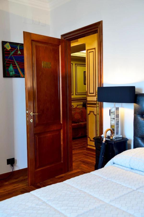 Regal House Roma Navigatori 23 Hotel ภายนอก รูปภาพ