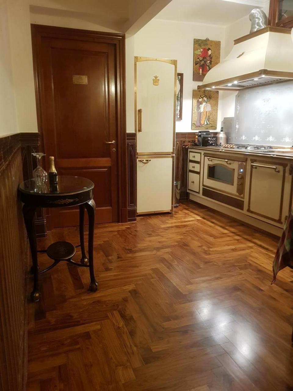 Regal House Roma Navigatori 23 Hotel ภายนอก รูปภาพ
