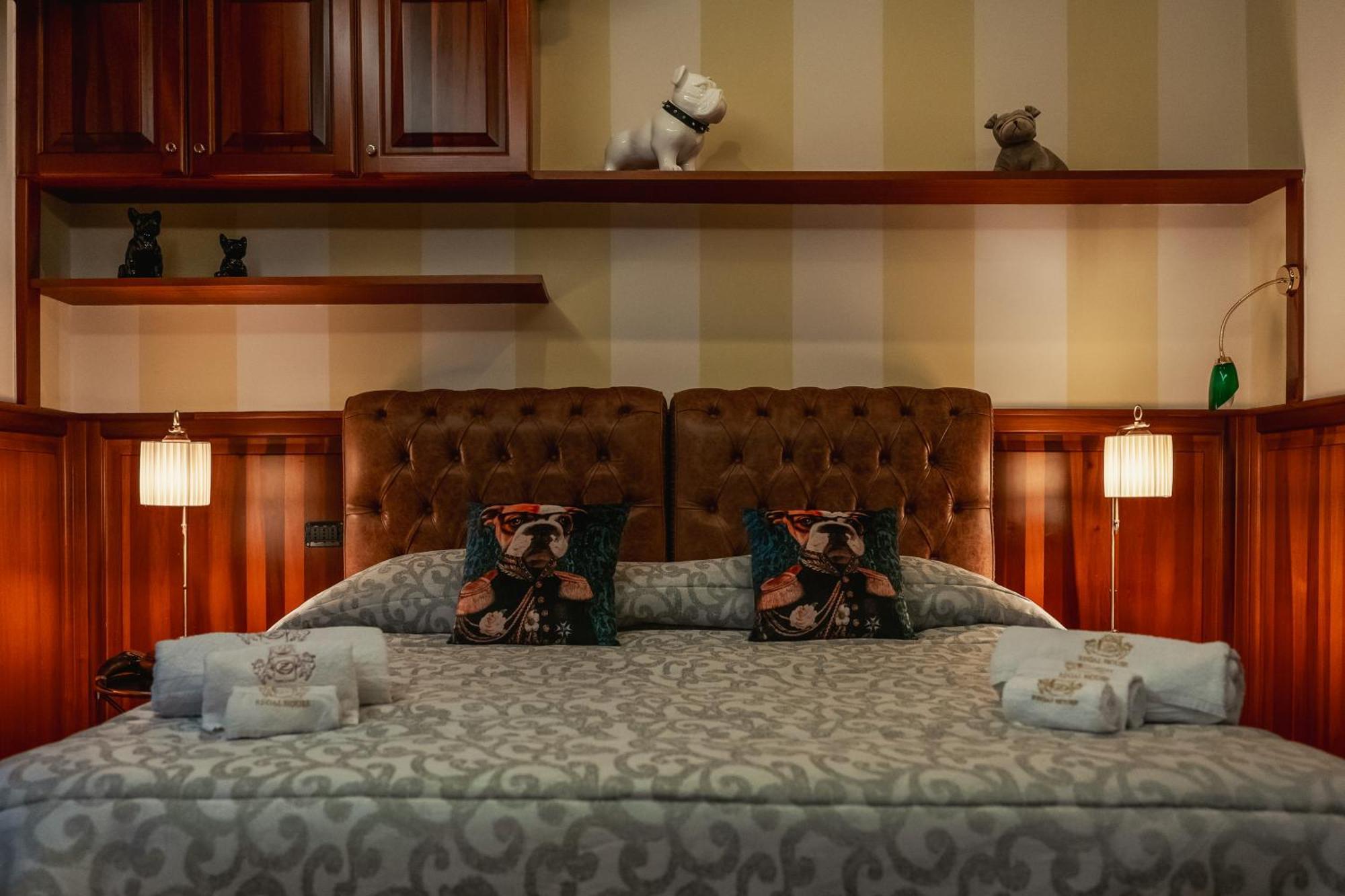 Regal House Roma Navigatori 23 Hotel ภายนอก รูปภาพ