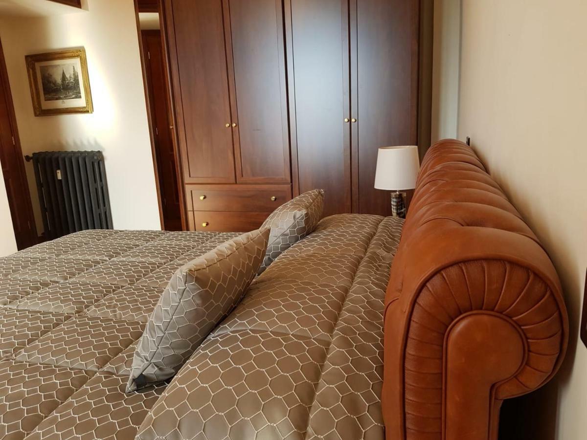Regal House Roma Navigatori 23 Hotel ภายนอก รูปภาพ